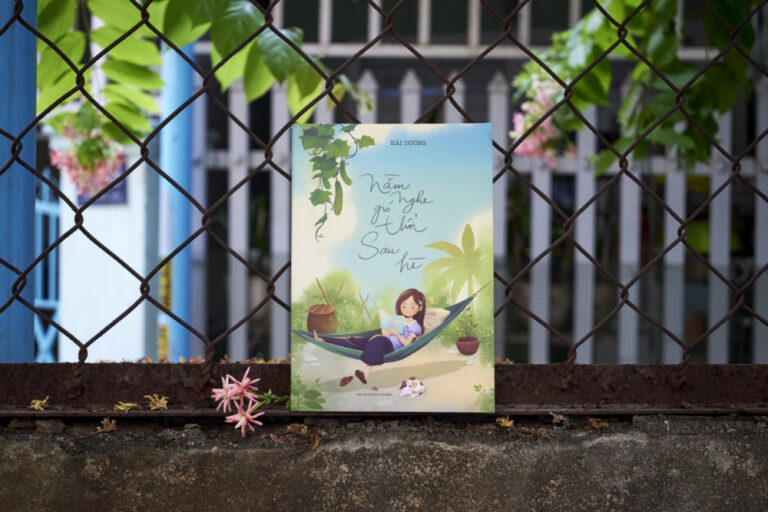 “Nằm nghe gió thổi sau hè” cuốn sách như tấm vé khứ hồi trở về nhà cũ