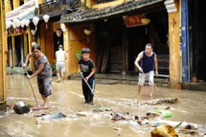 Gượng dậy sau cơn lũ lịch sử