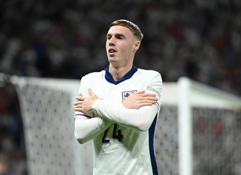 Cole Palmer có thể trở lại ở trận đại chiến với Barca