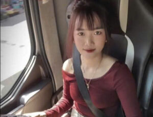 Chân dung cô gái phố núi xinh đẹp lái xe tải 34 tấn chở hàng cứu trợ miễn phí