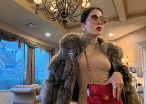 Lệ Quyên khoe sắc vóc cuốn hút ở tuổi U50 với váy bó sát