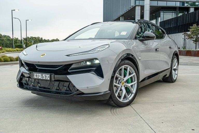 Hãng xe Anh sắp vào Việt Nam hé lộ SUV hybrid đầu tay