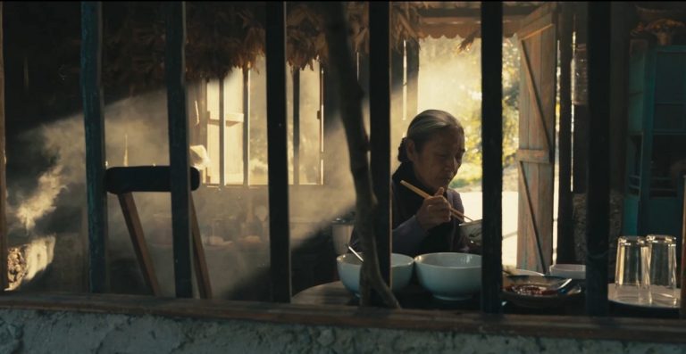 Mẹ – nơi bình yên để trở về giữa những ngày xa xứ