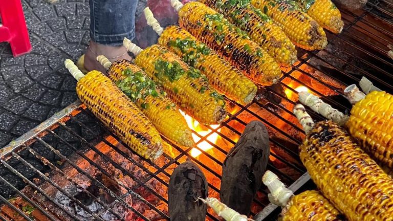 Những món quà vặt làm nên mùa Đông Hà Nội