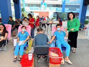 Sáng ngày 24/1, Ban Chỉ đạo vận động hiến máu tình nguyện phường Tân Sơn Hòa phối hợp với Trung tâm Hiến máu nhân đạo – Hội Chữ thập đỏ Thành phố Hồ Chí Minh tổ chức Ngày hội Hiến máu tình nguyện, thu hút đông đảo cán bộ, chiến sĩ, đảng viên, hội viên, đoàn viên, giáo viên và Nhân dân trên địa bàn phường tham gia.